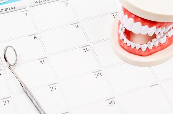 6月の休診日を示すカレンダー｜2025年6月の休診日、矯正歯科診療日のお知らせ ｜センター南の歯医者「センター南デンタルクリニック」